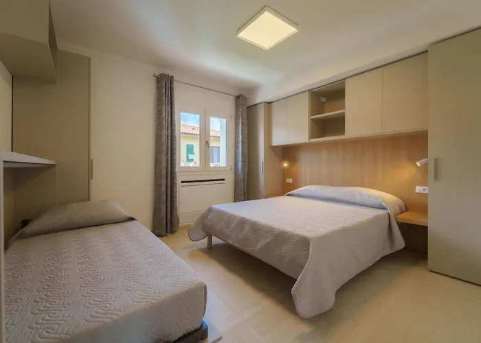 Mavi Порт-Аццурро